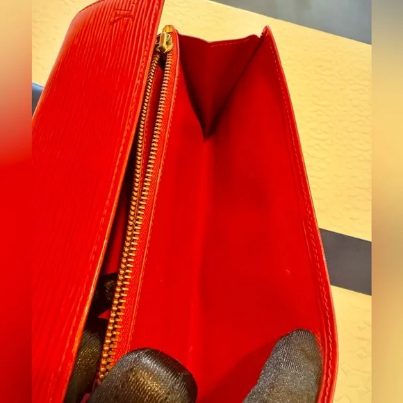 LOUIS VUITTON EPI LONG WALLET - Picture 15 of 17